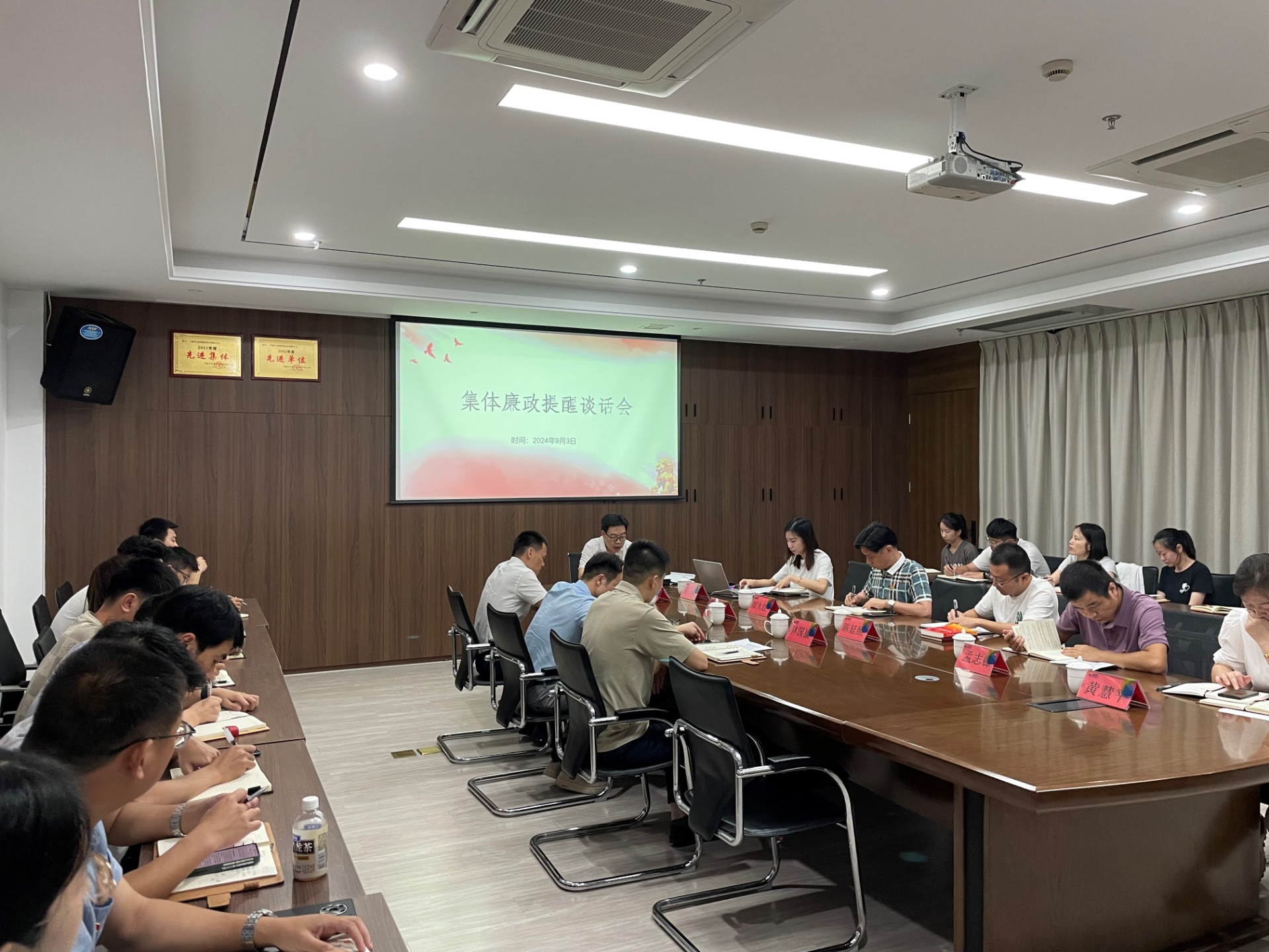 市交投集團領導深入市交投物流集團市交投勘察設計公司開展聯(lián)系點工作，葉嵐清拍攝2.jpg