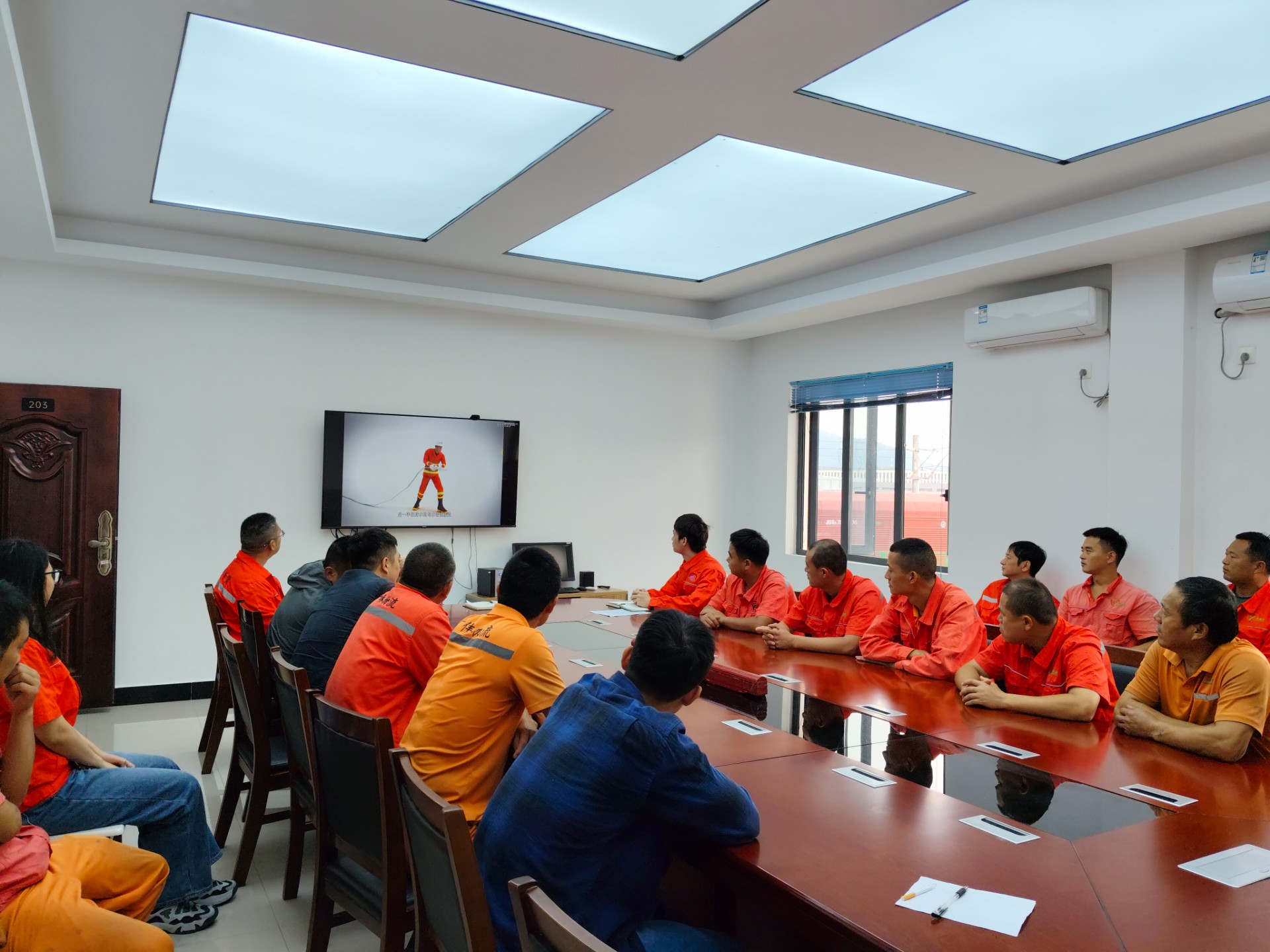 寧德陸港開展“119消防安全日”應(yīng)急演練活動(dòng)，周明組拍攝1.jpg